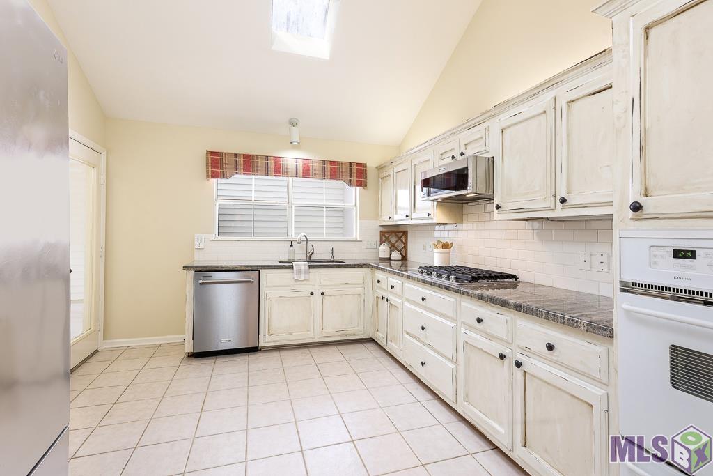 1661 Sharp Road Baton Rouge, LA 70815 - Photo 16 of 29 Kitchen