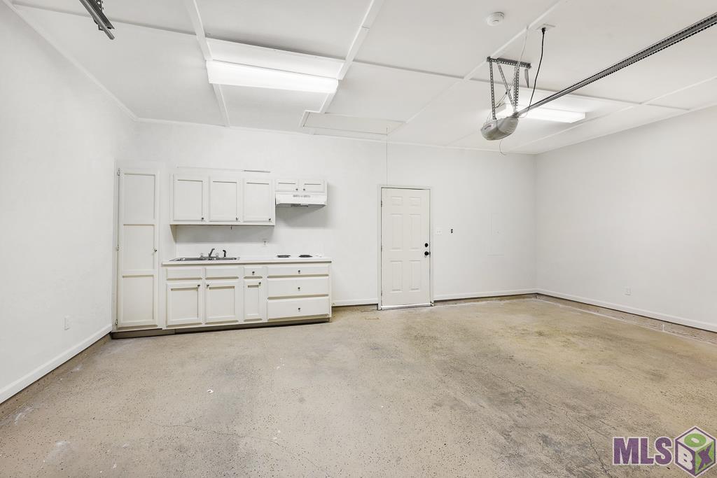 1661 Sharp Road Baton Rouge, LA 70815 - Photo 21 of 29 Garage