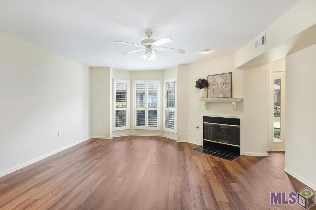 1661 Sharp Road Baton Rouge, LA 70815 - Photo 3 of 29 Living Room