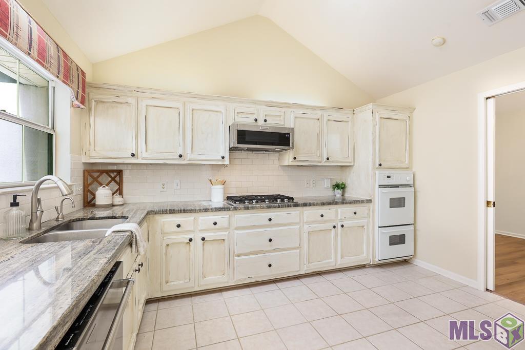 1661 Sharp Road Baton Rouge, LA 70815 - Photo 6 of 29 Kitchen