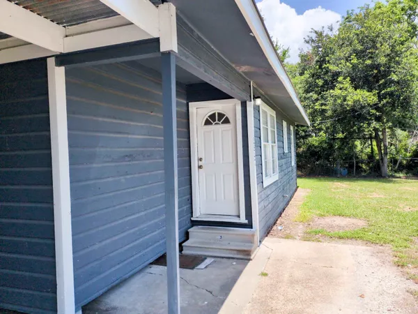 $1,200 | 12847 Hamshire Road, Hamshire, TX 77622