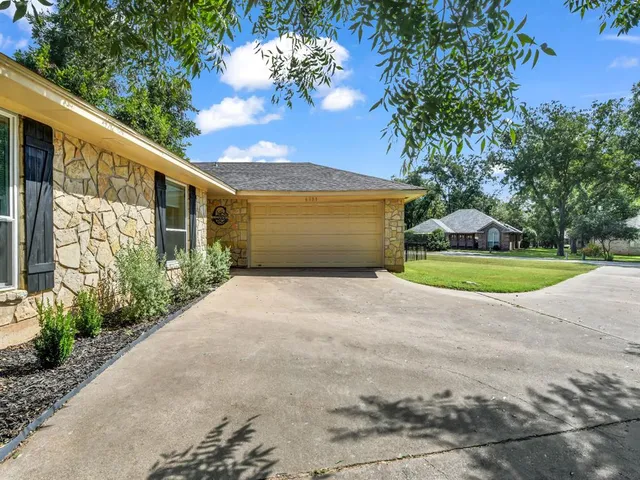 $365,000 | 6103 Prospect Hill Drive, Granbury, TX 76049