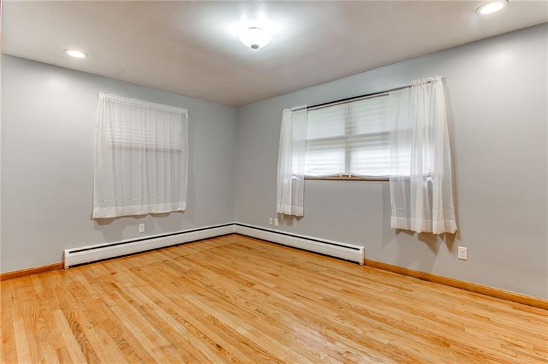 2290 Rose Garden Road Pittsburgh, PA 15220 - Photo 11 of 24 Gallery Image 11