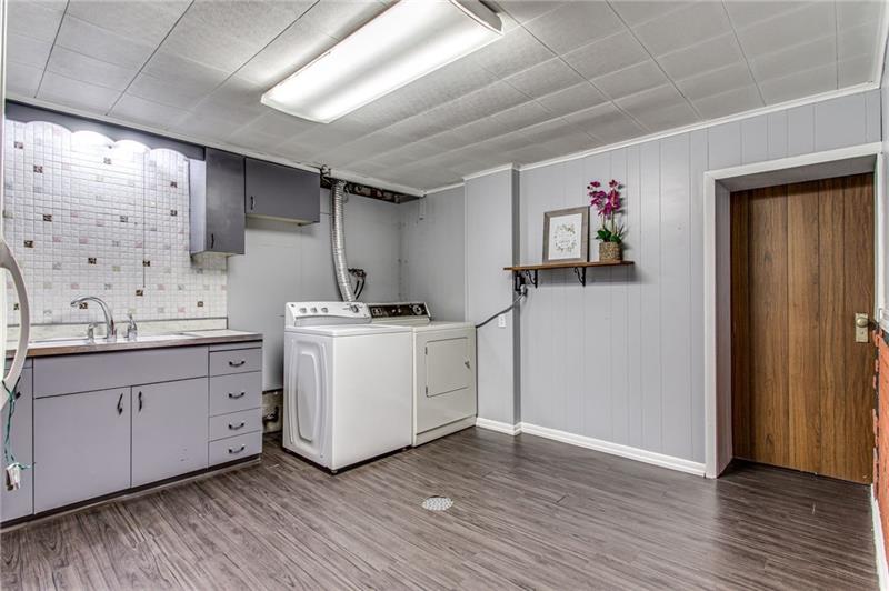 2290 Rose Garden Road Pittsburgh, PA 15220 - Photo 18 of 24 Gallery Image 18