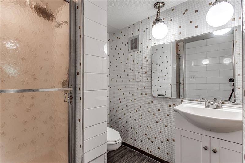 2290 Rose Garden Road Pittsburgh, PA 15220 - Photo 19 of 24 Gallery Image 19