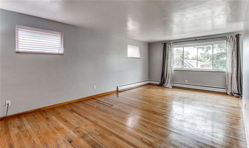 2290 Rose Garden Road Pittsburgh, PA 15220 - Photo 7 of 24 Gallery Image 7
