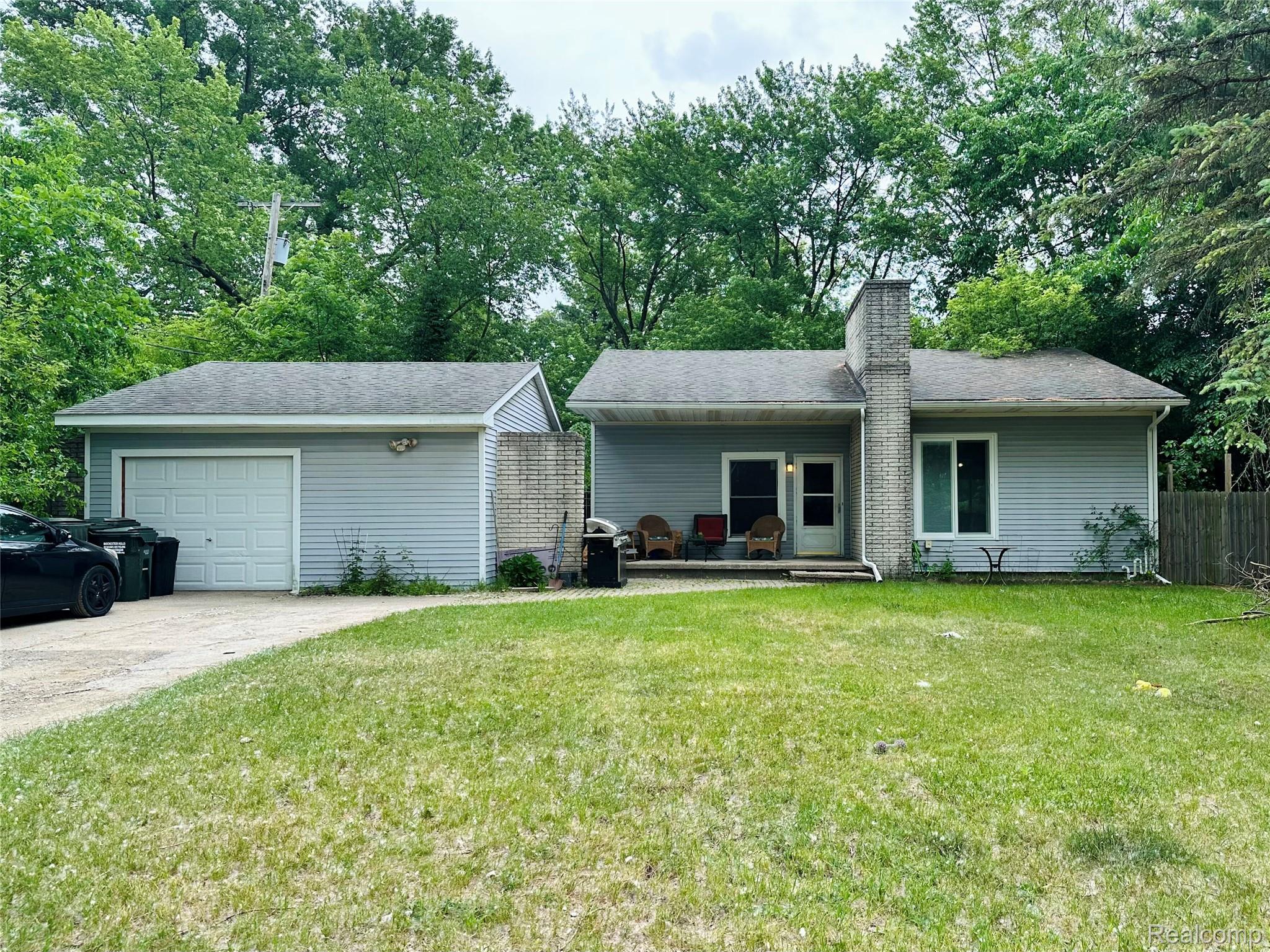3505 Bendelow Road Rochester, MI 48307 - Photo 1 of 40 IMG_2783.jpeg