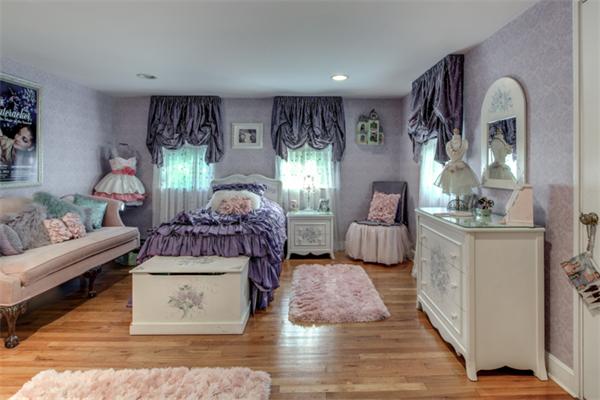 121 Larchmont Road Melrose, MA 02176 - Photo 18 of 30 Gallery Image 18