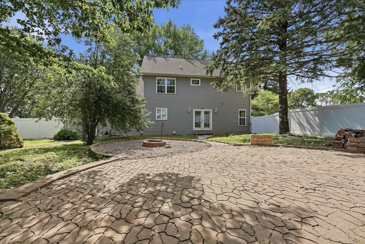 2202 Bloomingdale Road Bloomington, IL 61705 - Photo 4 of 44