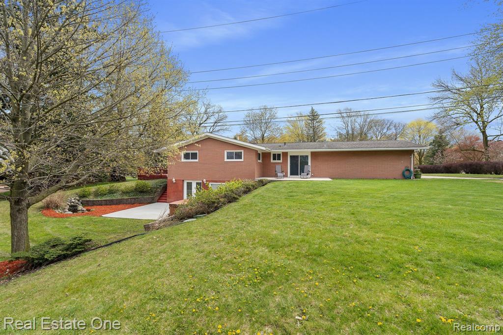 1124 Stellma Lane Rochester Hills, MI 48309 - Photo 3 of 44