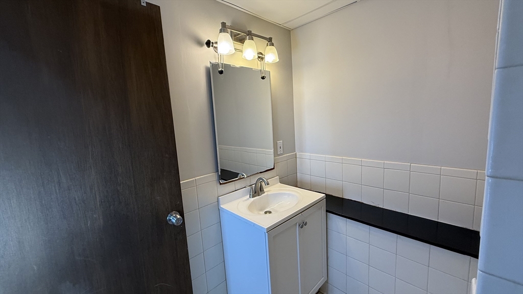 48 Badger Road Framingham, MA 01702 - Photo 26 of 42