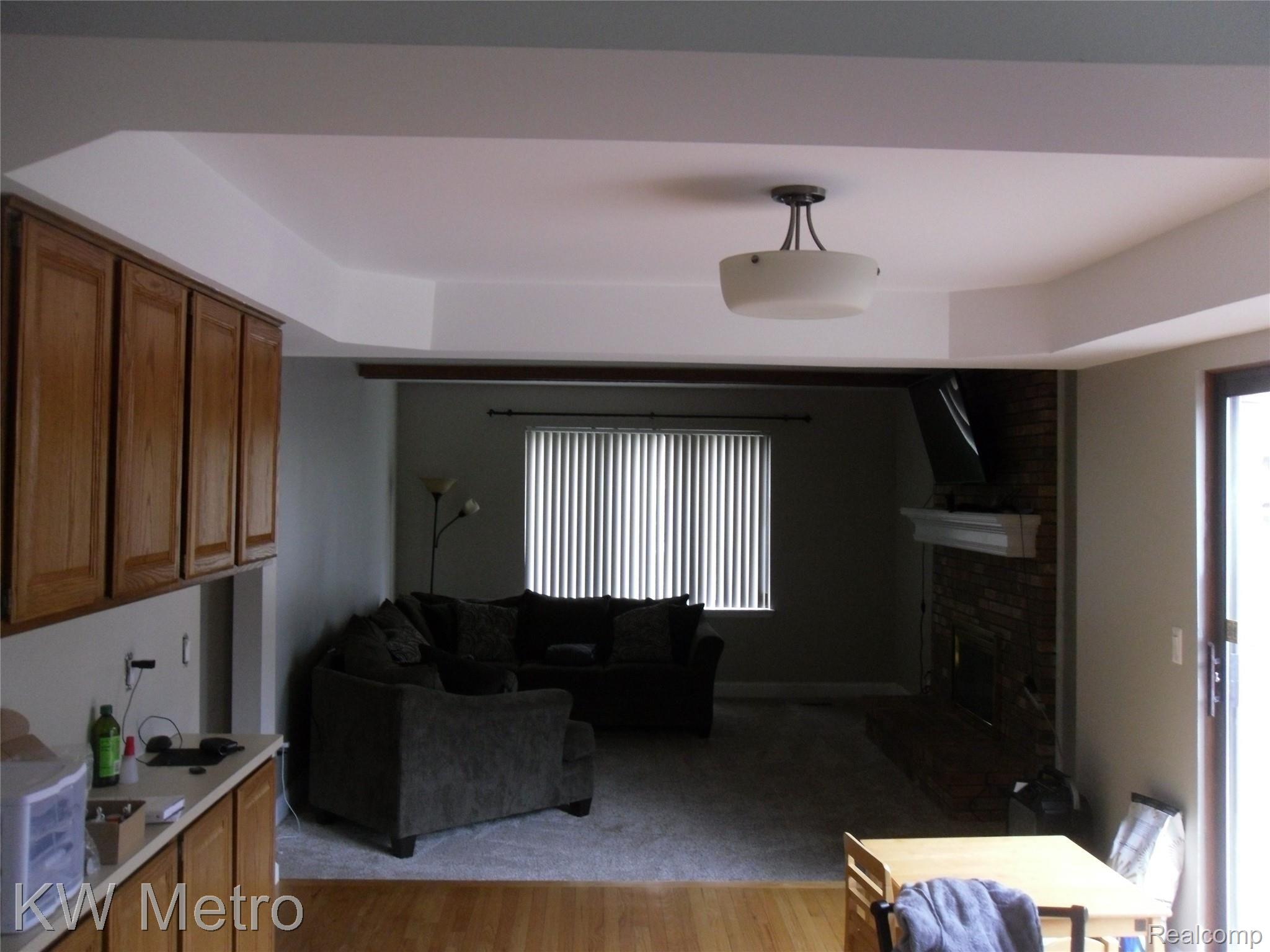 2014 Oak Leaf Court North Rochester, MI 48309 - Photo 4 of 33 SDC13990.JPG