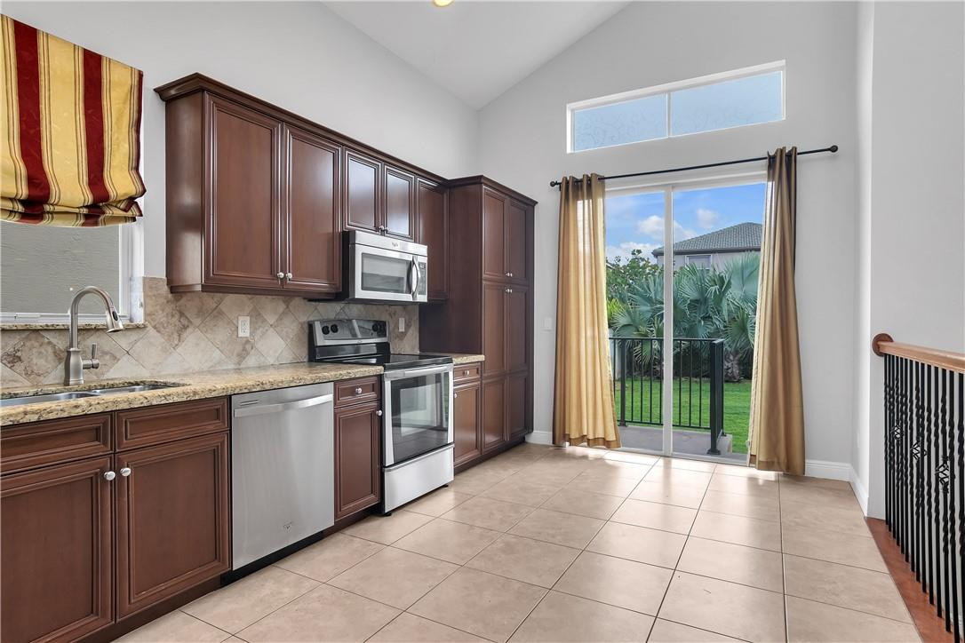 12005 Southwest Bennington Circle Port St. Lucie, FL 34987 - Photo 9 of 35 Photo 9