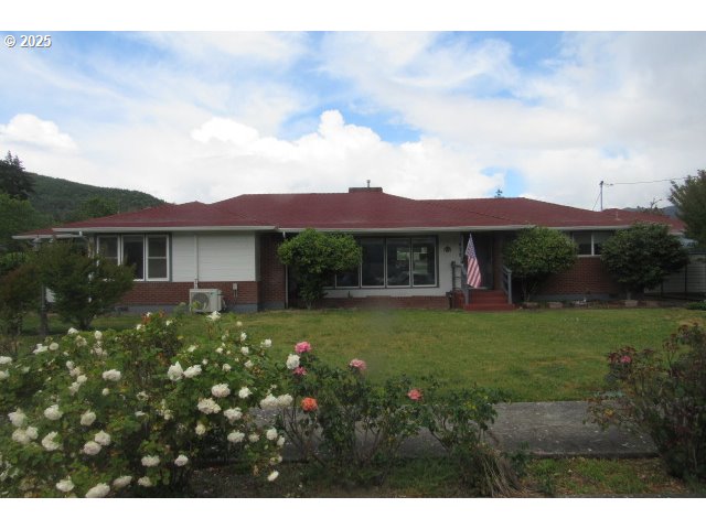 438 East 4th Avenue Riddle, OR 97469 - Photo 1 of 27