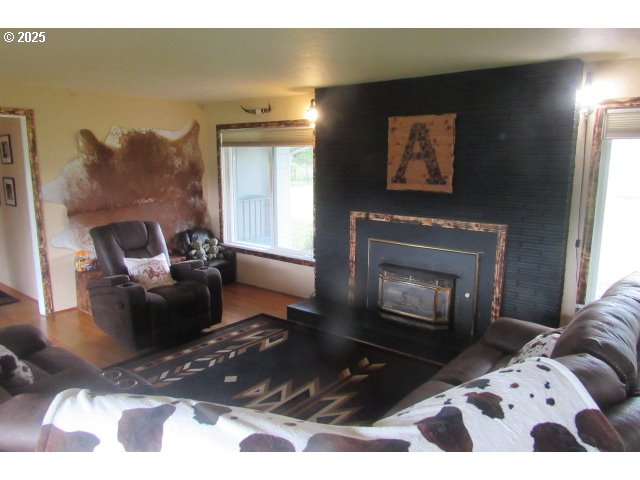 438 East 4th Avenue Riddle, OR 97469 - Photo 6 of 27