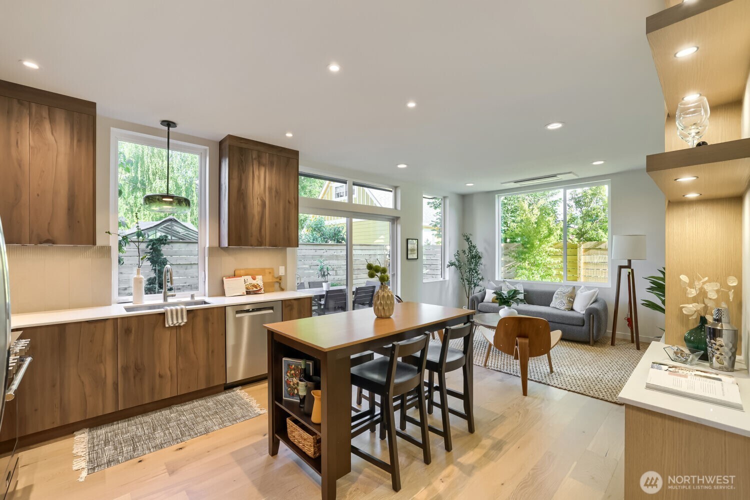 809 Northeast 90th Street Seattle, WA 98115 - Photo 2 of 20