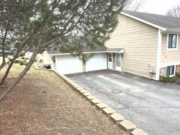 $205,000 | 5 Somerset Drive, Waconia, MN 55387