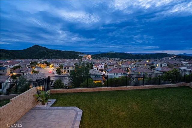 a view of residential houses with a outdoor space