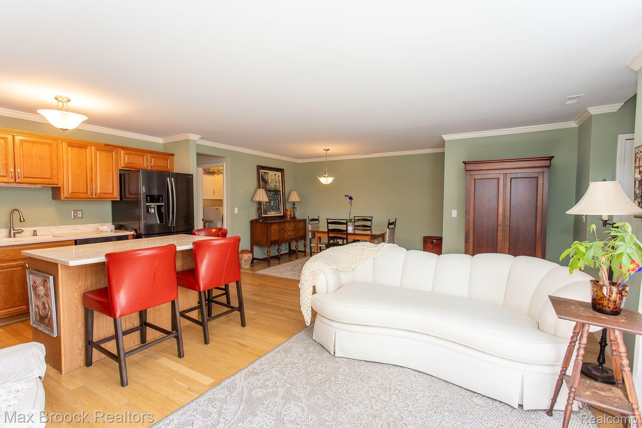 33552 Utica Road, Unit 19 Fraser, MI 48026 - Photo 13 of 38