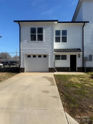 $2,350 | 409 Church Street North, Concord, NC 28025