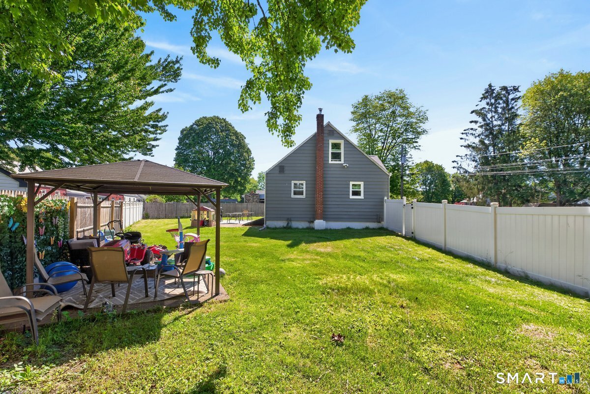 1 Leonard Road Enfield, CT 06082 - Photo 4 of 40