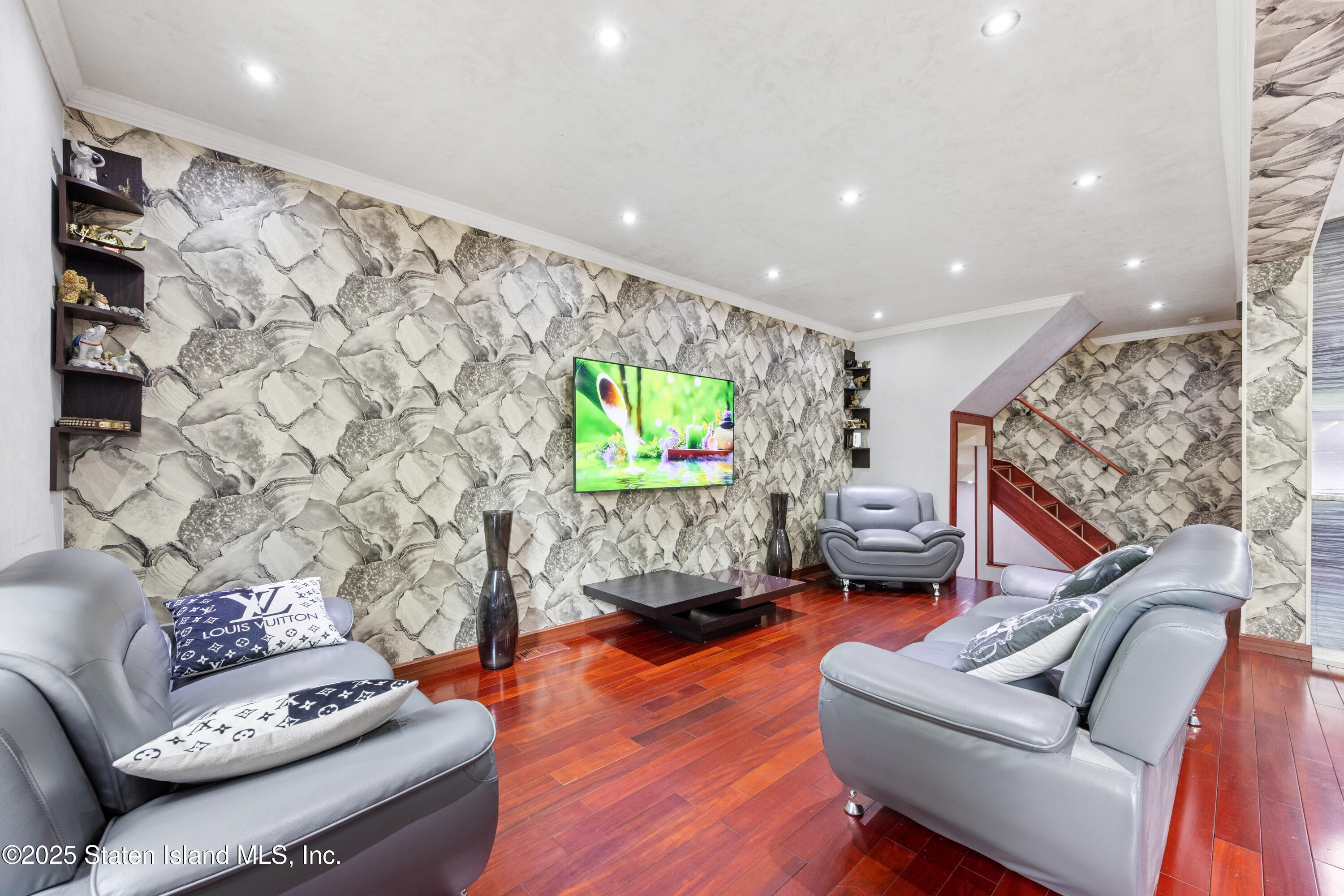 192 Ilyssa Way Staten Island, NY 10312 - Photo 3 of 25 a living room with furniture and a flat screen tv