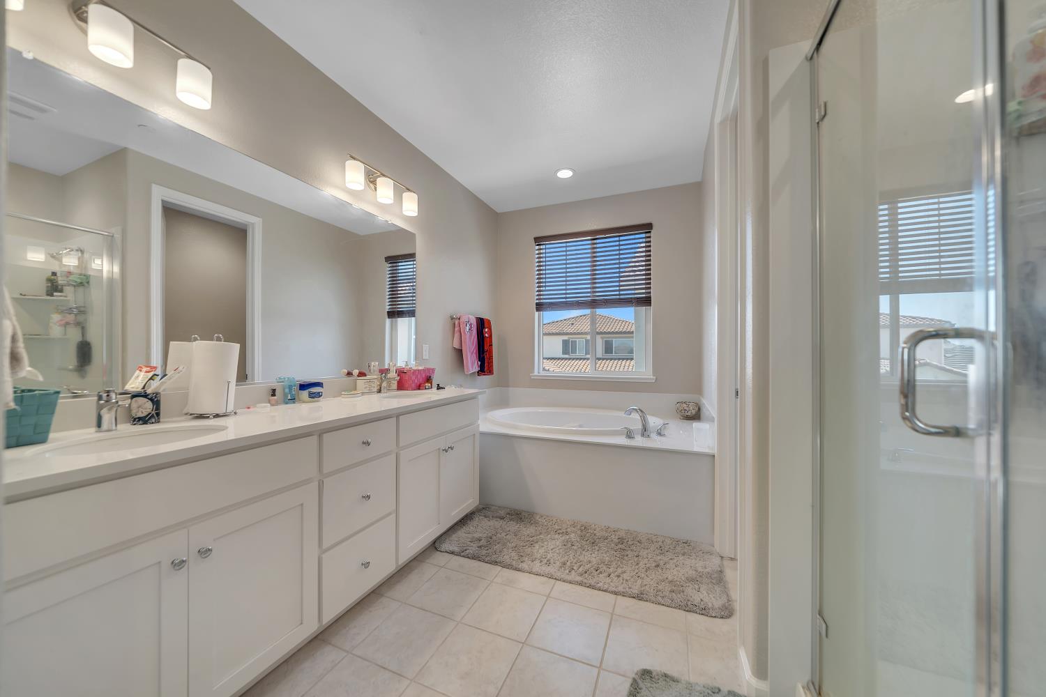 818 Stickney Way Oakley, CA 94561 - Photo 29 of 53 a bathroom with a tub sink and mirror