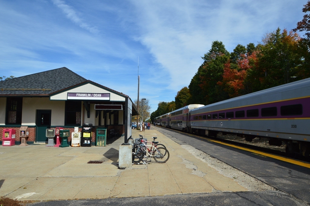 426 Coronation Drive Franklin, MA 02038 - Photo 38 of 46 a view of a chairs and tables in the patio