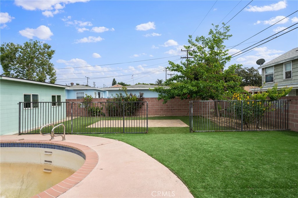2736 Jackson Street East Carson, CA 90810 - Photo 31 of 37