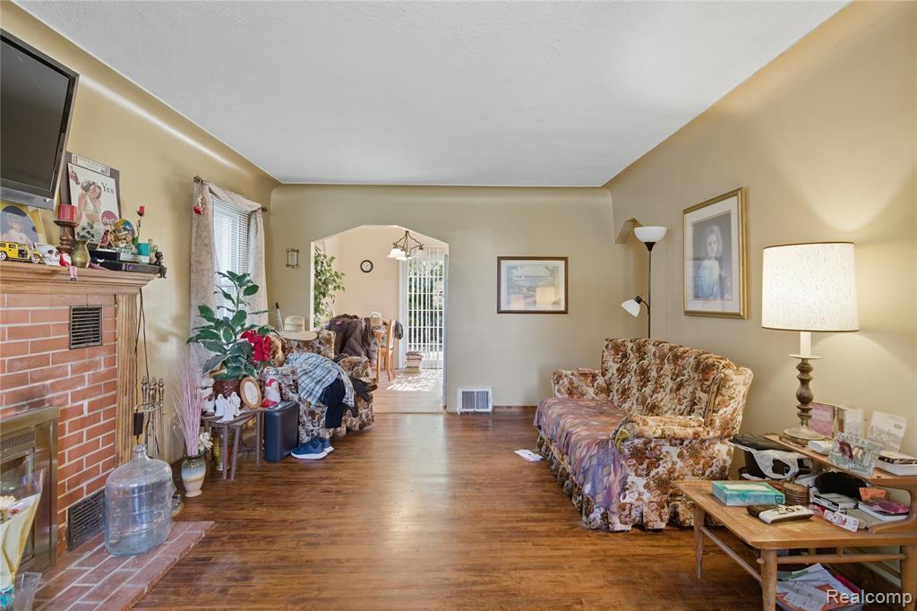 11478 Engleman Road Warren, MI 48089 - Photo 6 of 46