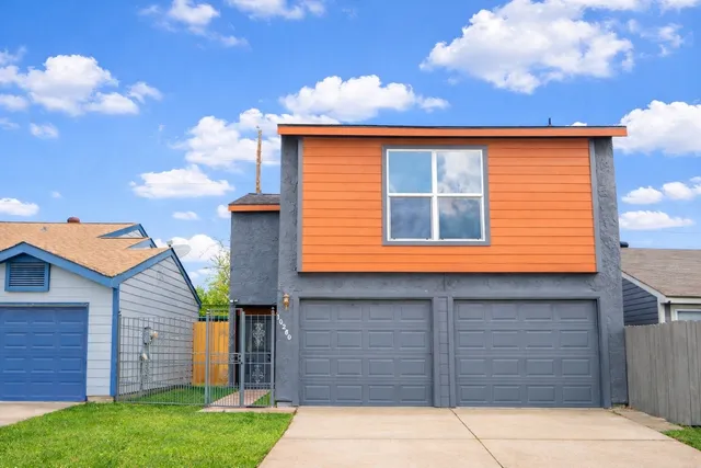 a front view of house with yard