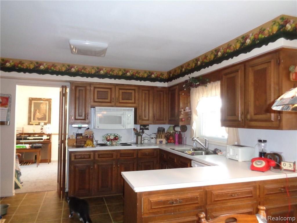 1409 Kennebec Road Grand Blanc, MI 48439 - Photo 5 of 13 Kit1409.JPG