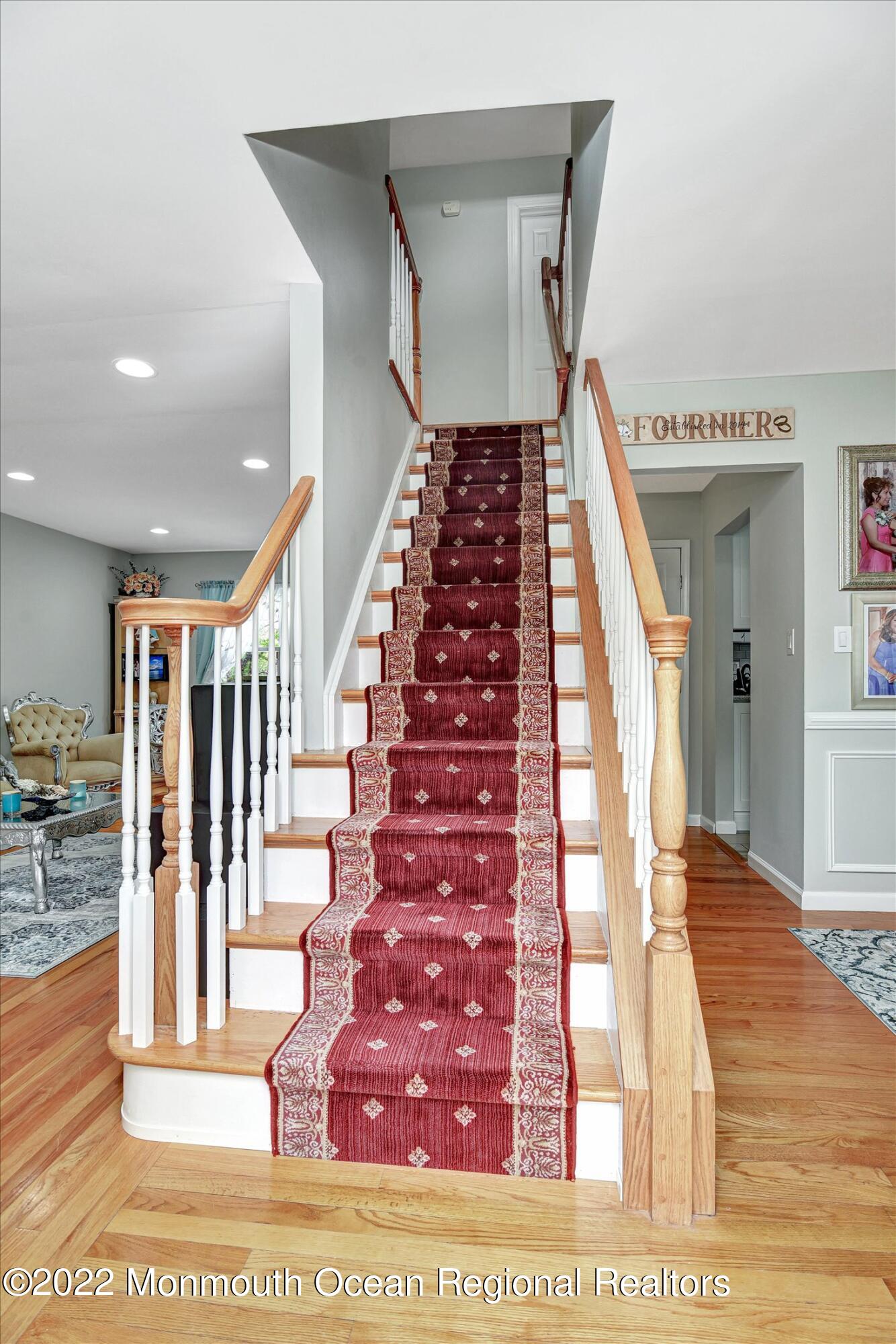 31 Union Street Matawan, NJ 07747 - Photo 2 of 30 02-Foyer