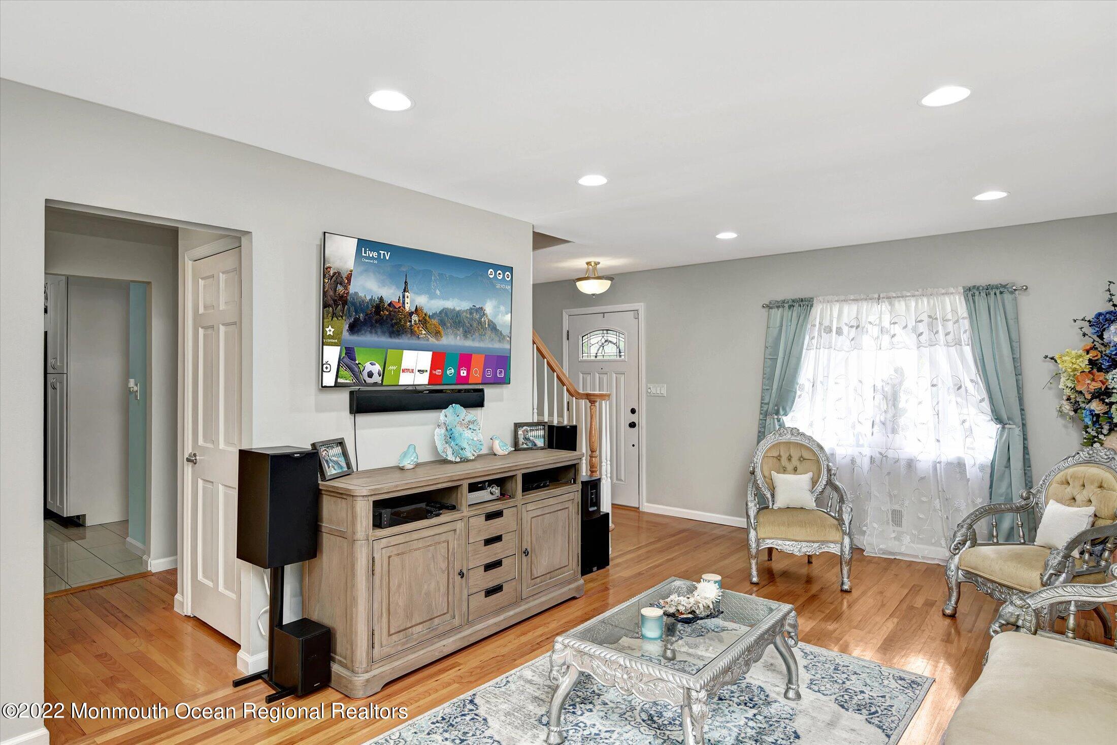 31 Union Street Matawan, NJ 07747 - Photo 3 of 30 03-Living Room
