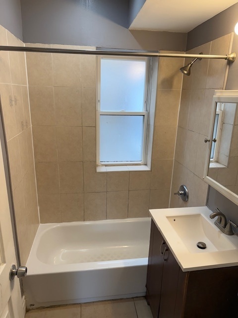 6444 North Hamilton Avenue, Unit 2E Chicago, IL 60645 - Photo 7 of 16
