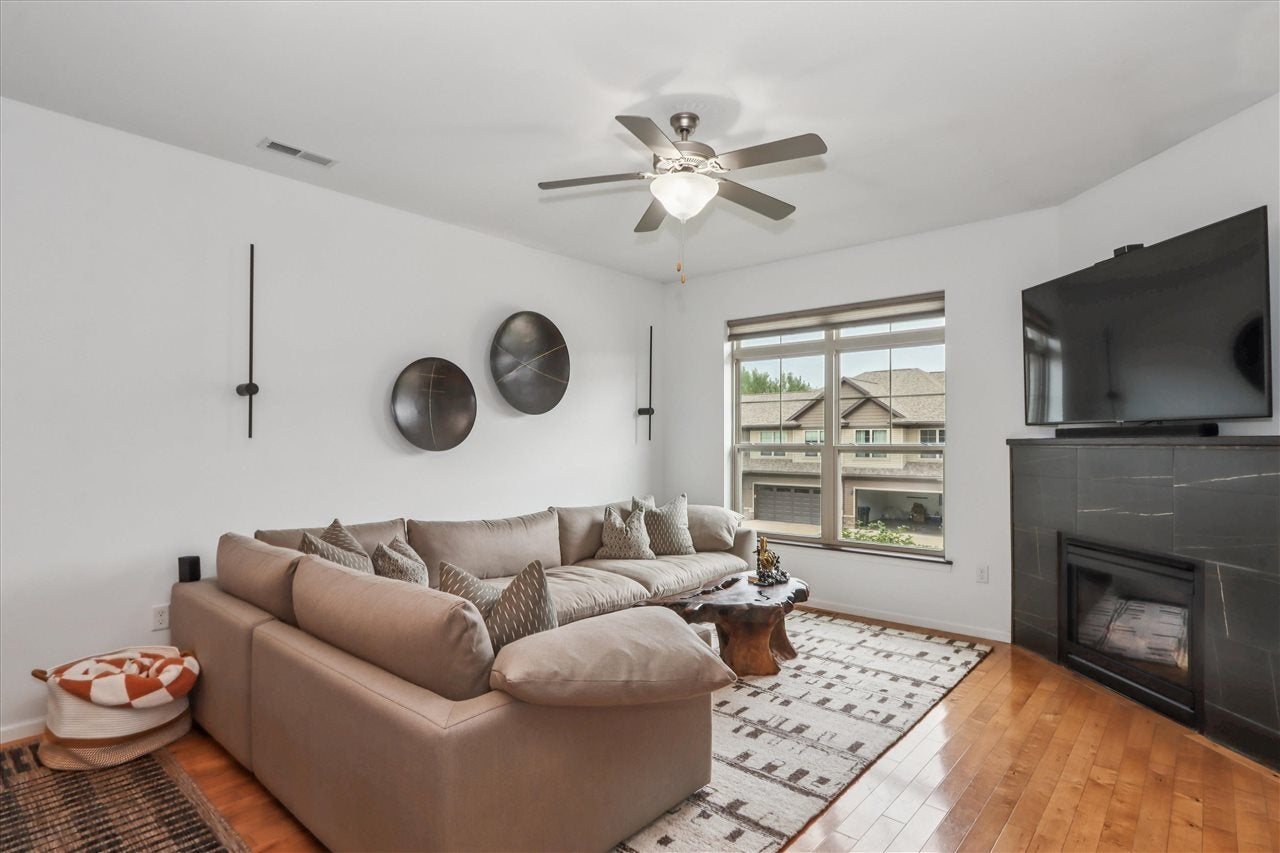 751 Mission Point Road Iowa City, IA 52245 - Photo 2 of 25 Gallery Image 2