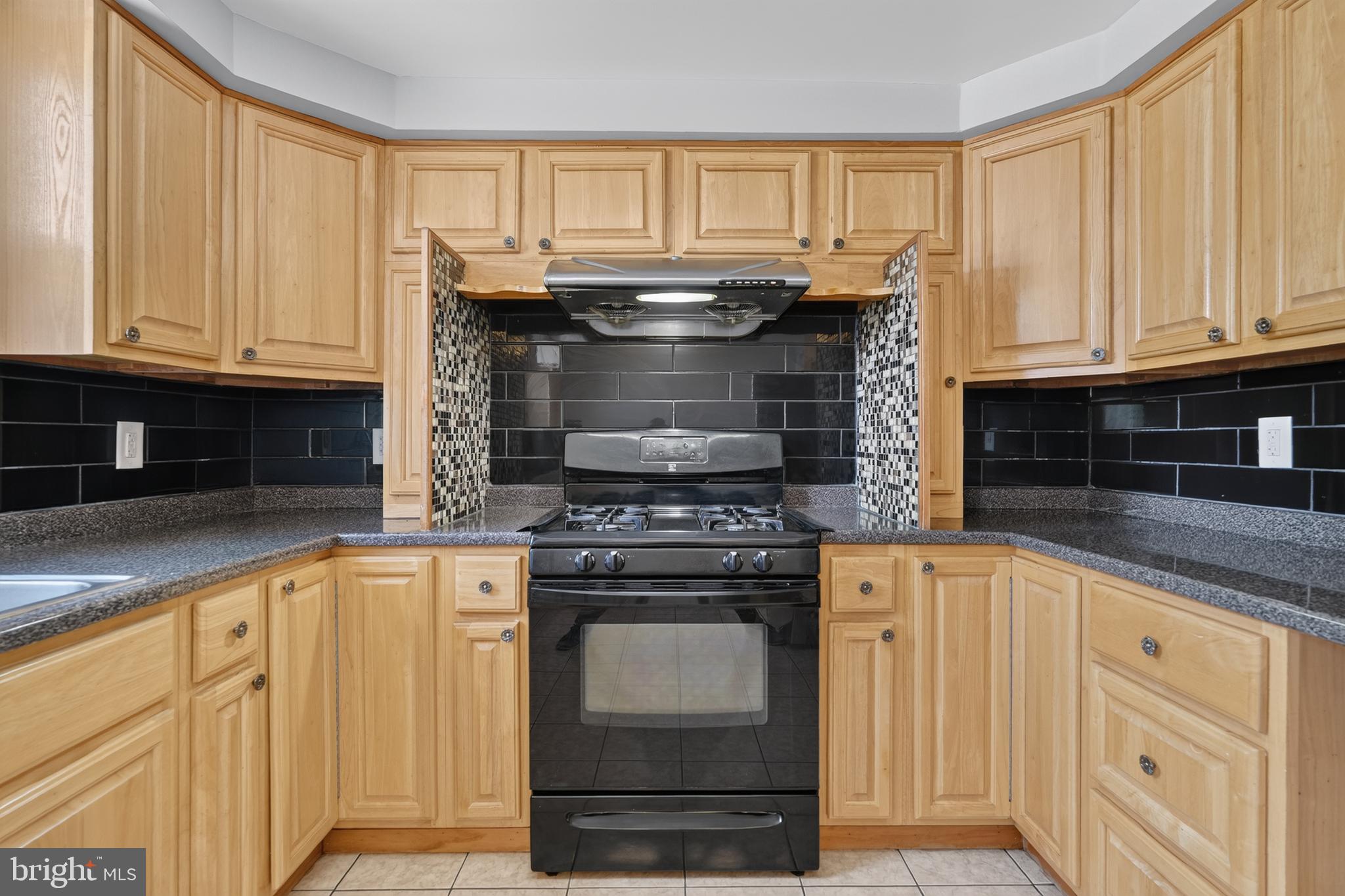 1100 Surrey Road Philadelphia, PA 19115 - Photo 8 of 31 Kitchen