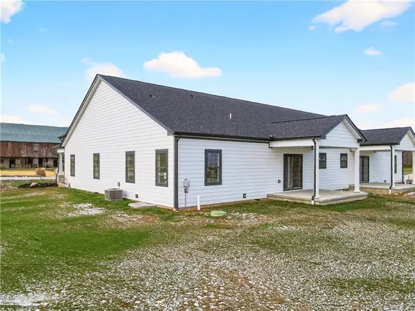 $565,000 | 1167 Valley Club Road, Unit 115, Irwin, PA 15642