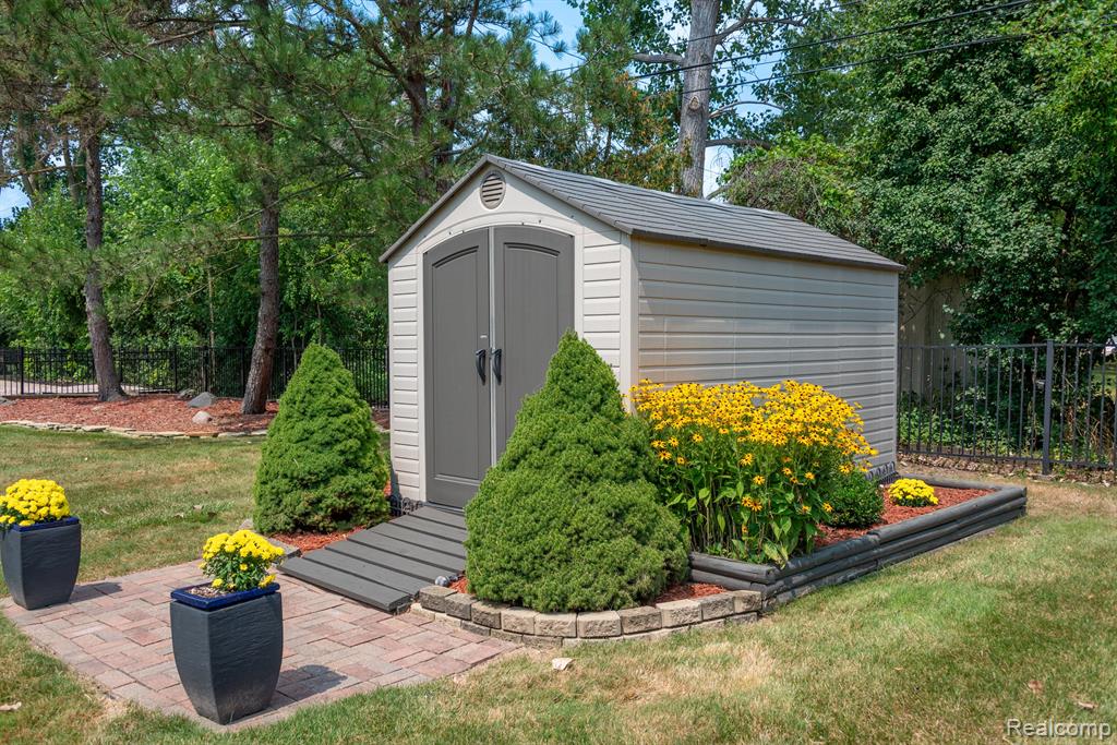 8296 Hampton Road Grosse Ile, MI 48138 - Photo 24 of 72