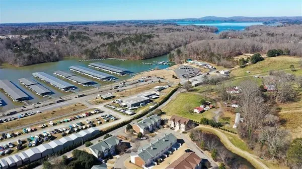 $1,800 | 6283 Shoreview Circle, Flowery Branch, GA 30542