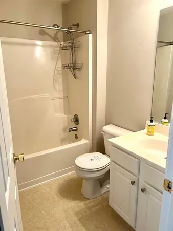 $1,800 | 6283 Shoreview Circle, Flowery Branch, GA 30542