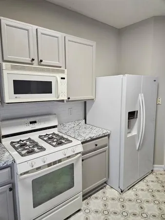$1,800 | 6283 Shoreview Circle, Flowery Branch, GA 30542