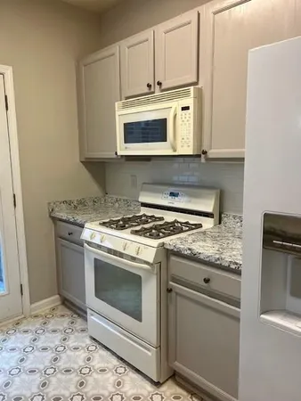 $1,800 | 6283 Shoreview Circle, Flowery Branch, GA 30542