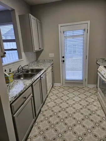 $1,800 | 6283 Shoreview Circle, Flowery Branch, GA 30542