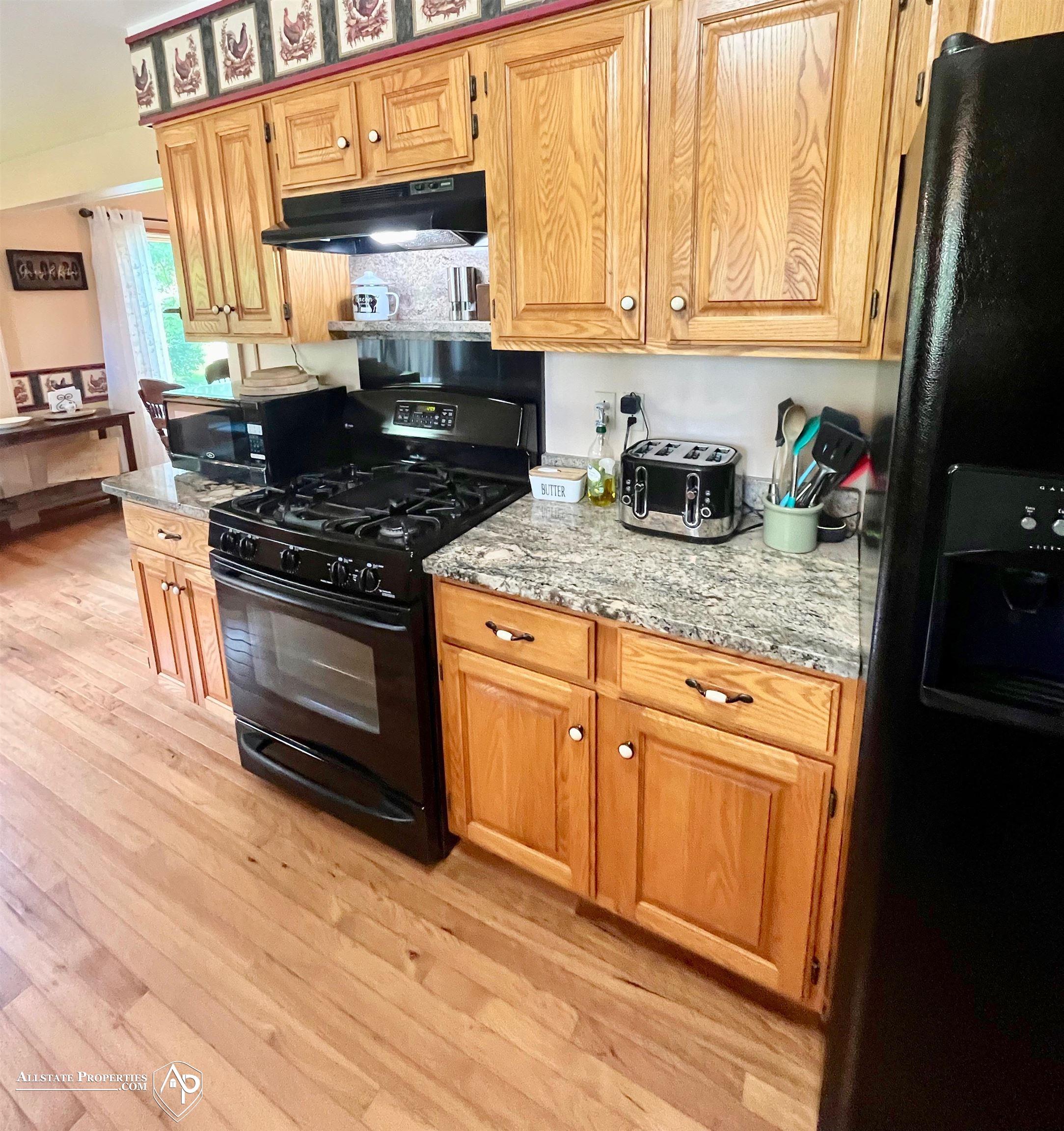5169 North Oak Road Davison, MI 48423 - Photo 8 of 54 50151955-c716d49c-8cea-45bd-acd4-e4373405ca02.JPG