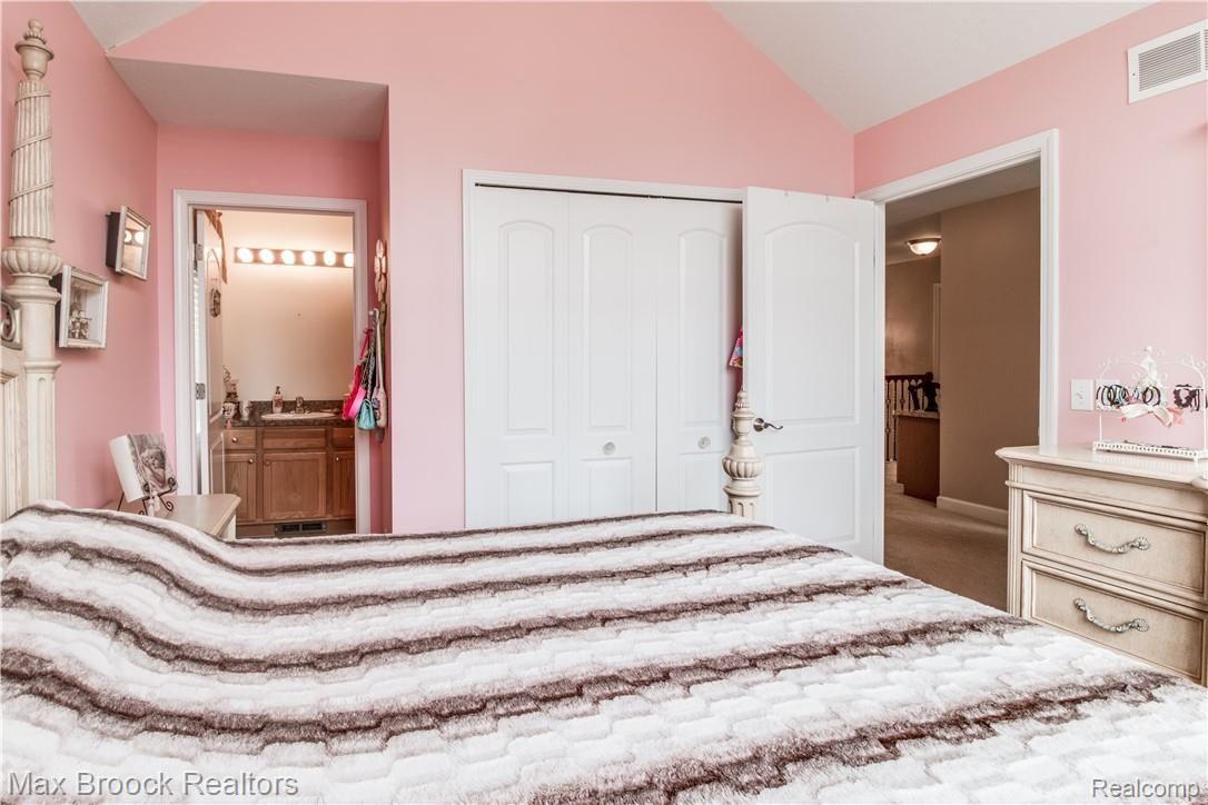 27586 Cromwell Road Novi, MI 48374 - Photo 28 of 44 Interiors 19.jpg