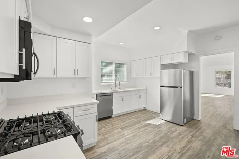 $1,250,000 | 530 Almond Avenue, Long Beach, CA 90802