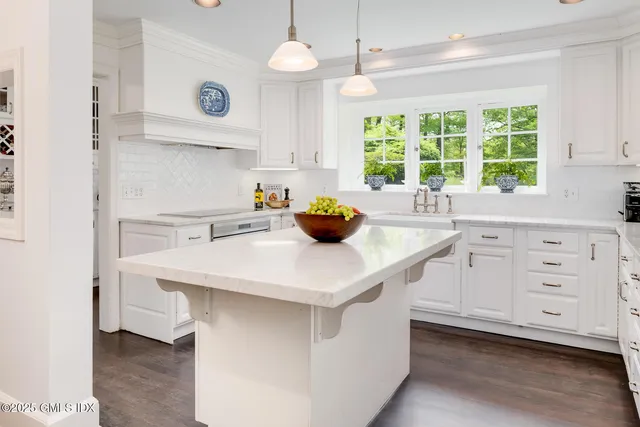 $6,300,000 | 78 Khakum Wood Road, Greenwich, CT 06831