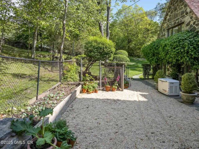 $6,300,000 | 78 Khakum Wood Road, Greenwich, CT 06831