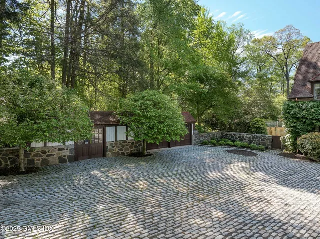 $6,300,000 | 78 Khakum Wood Road, Greenwich, CT 06831